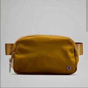 Lululemon Everywhere Belt Bag, Burnt Caramel - NEW COLOR
